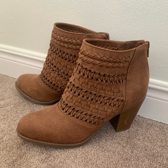 Maurice’s Heeled Boot - Picture 2 of 5